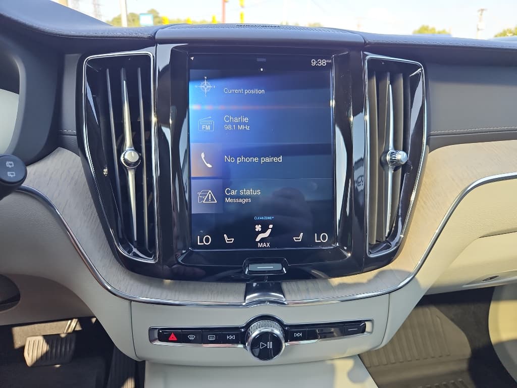 2020 Volvo XC60 view 27