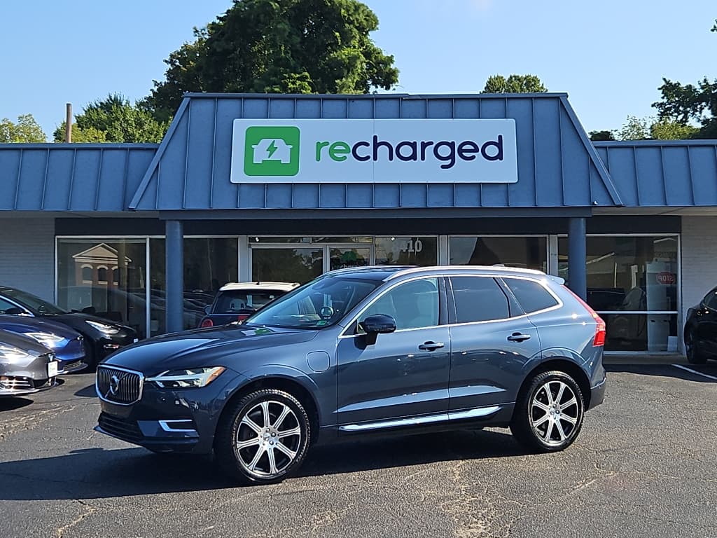 2020 Volvo XC60 view 3