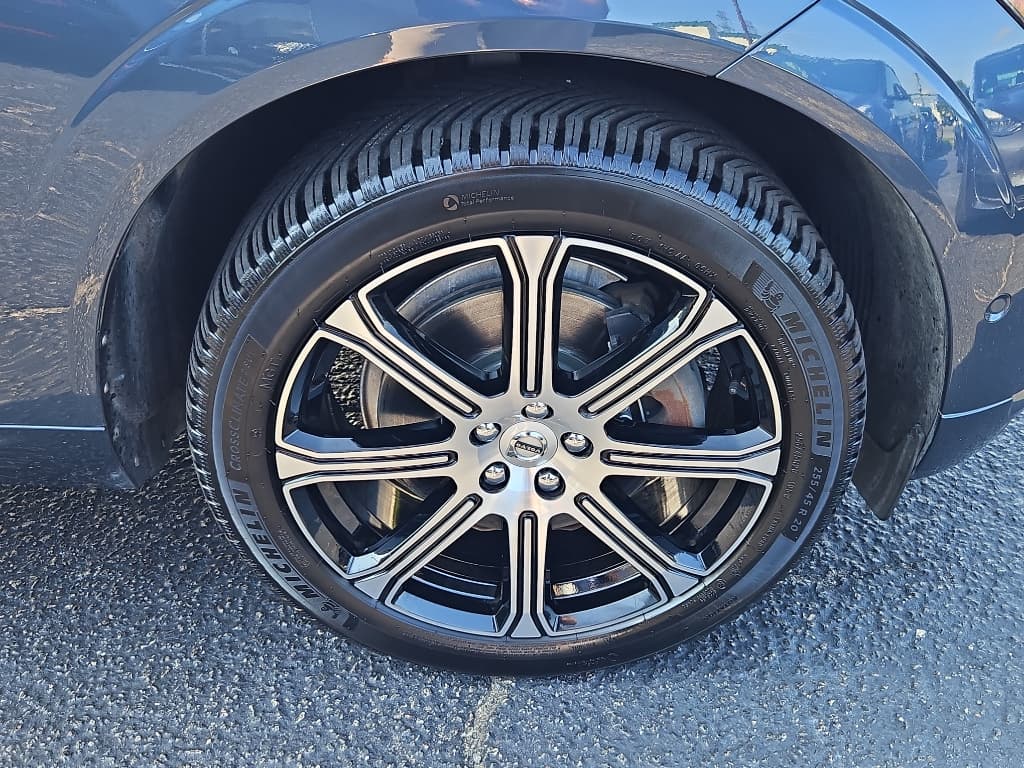 2020 Volvo XC60 view 13