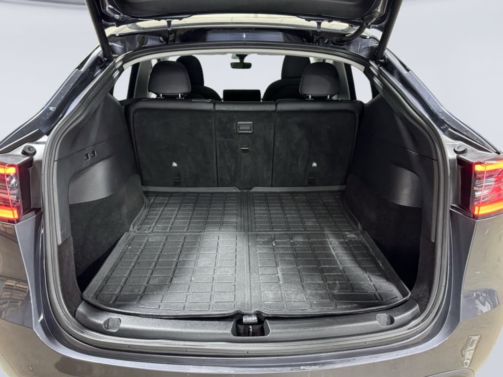 2022 Tesla Model Y view 26