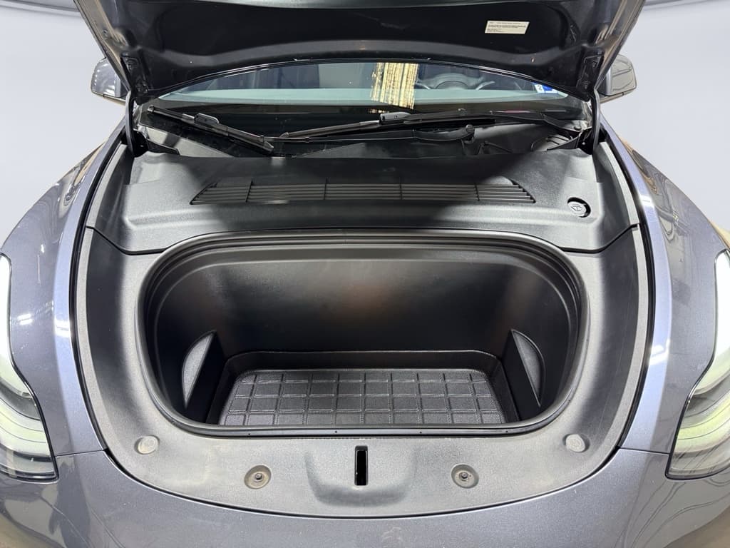 2022 Tesla Model Y view 24