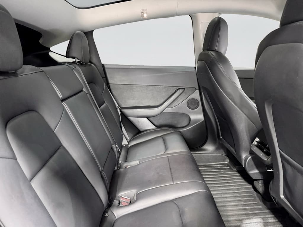 2022 Tesla Model Y view 21