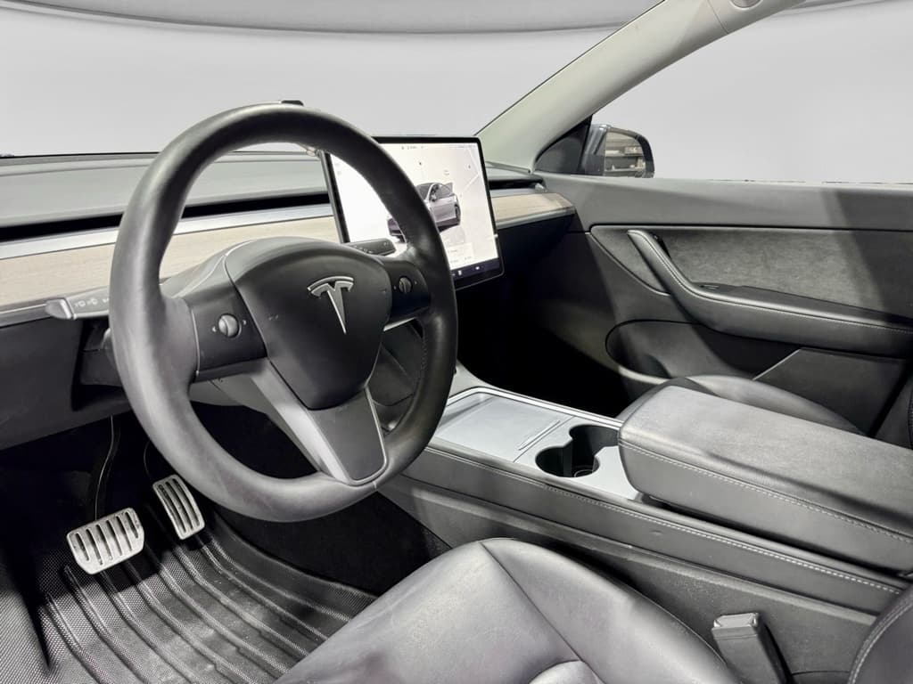 2022 Tesla Model Y view 17