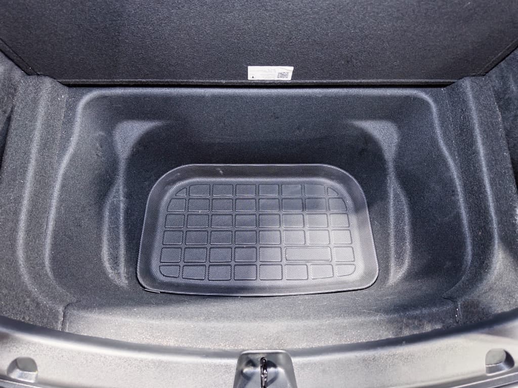 2022 Tesla Model Y view 27