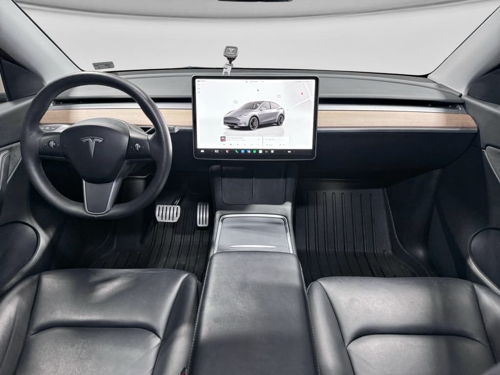 2022 Tesla Model Y view 15