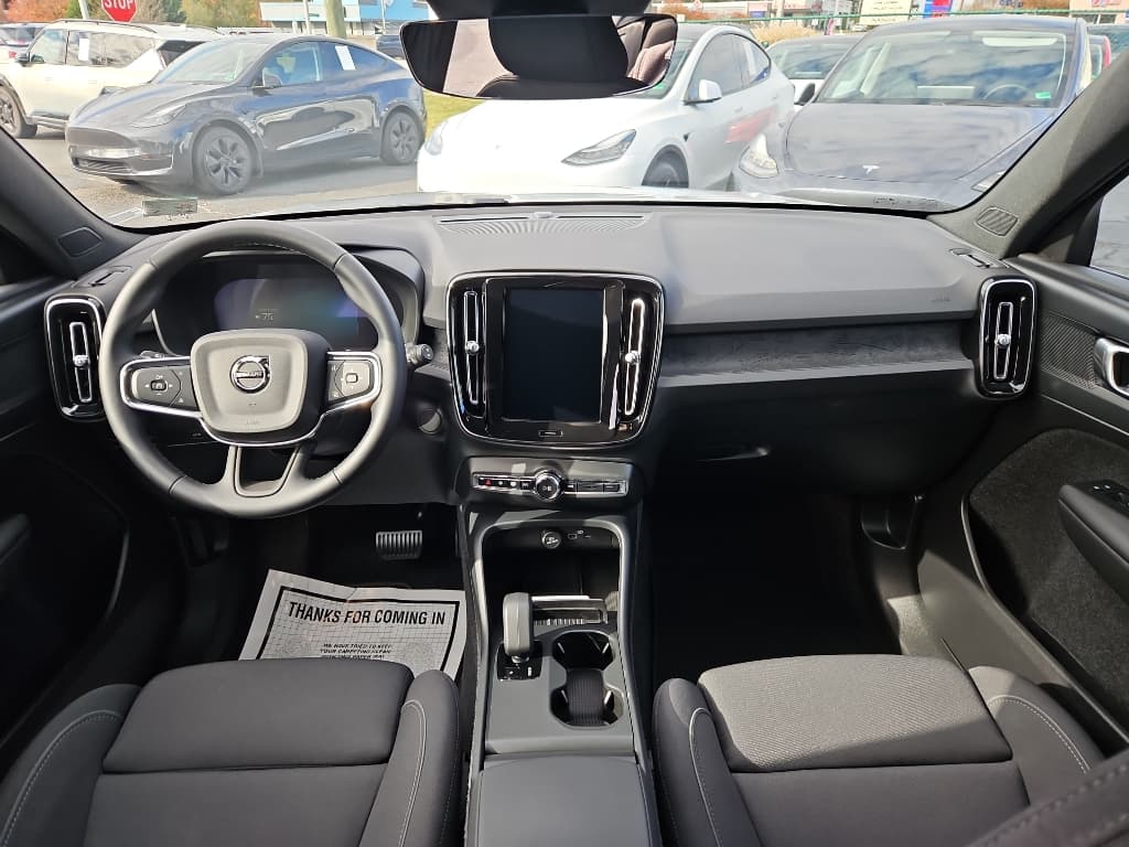 2025 Volvo EX40 view 14