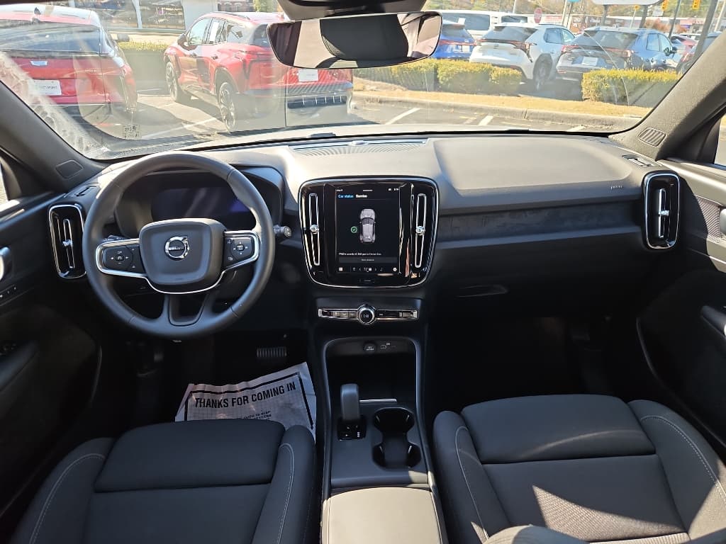 2025 Volvo EX40 view 9