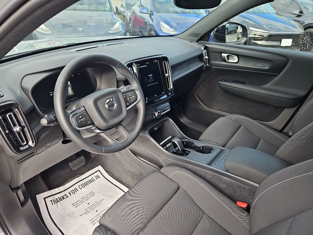 2025 Volvo EX40 view 15