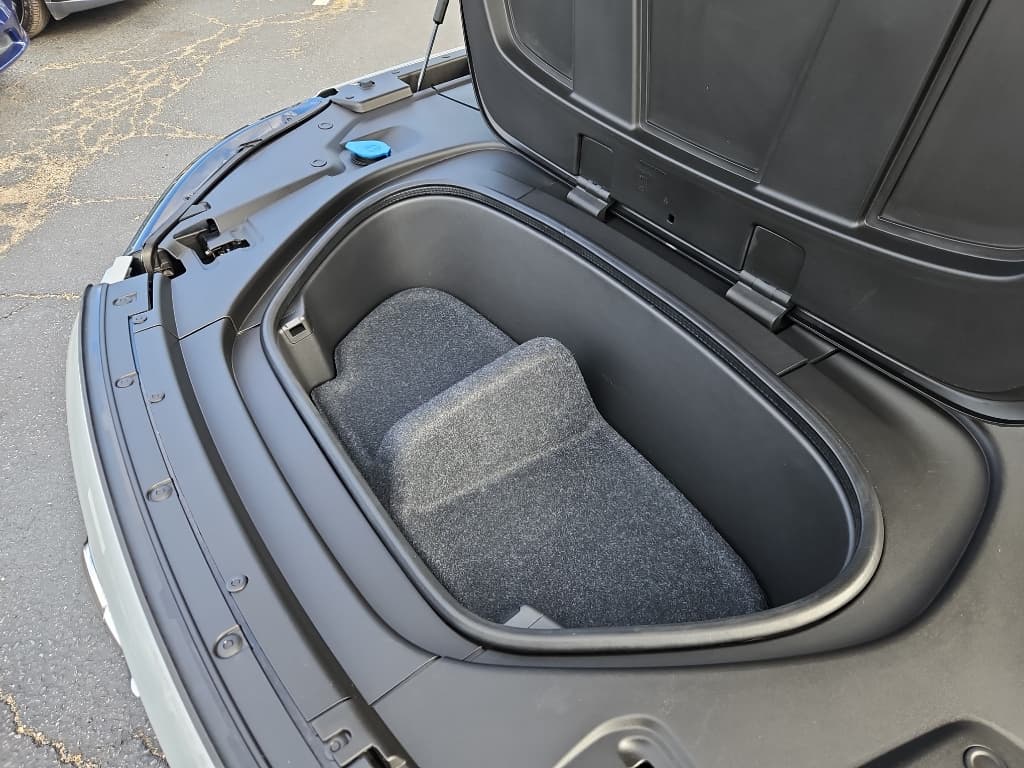 2025 Volvo EX40 view 22