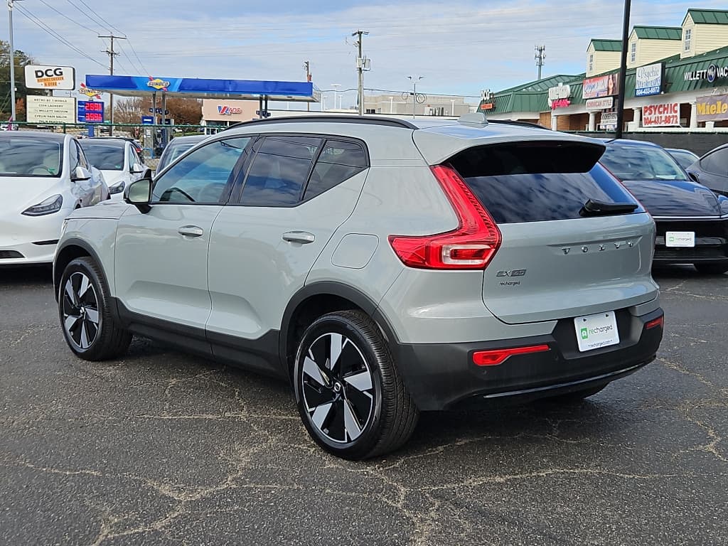 2025 Volvo EX40 view 2