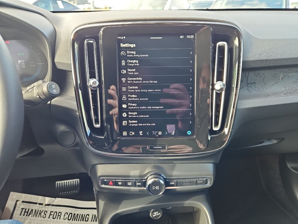 2025 Volvo EX40 view 11