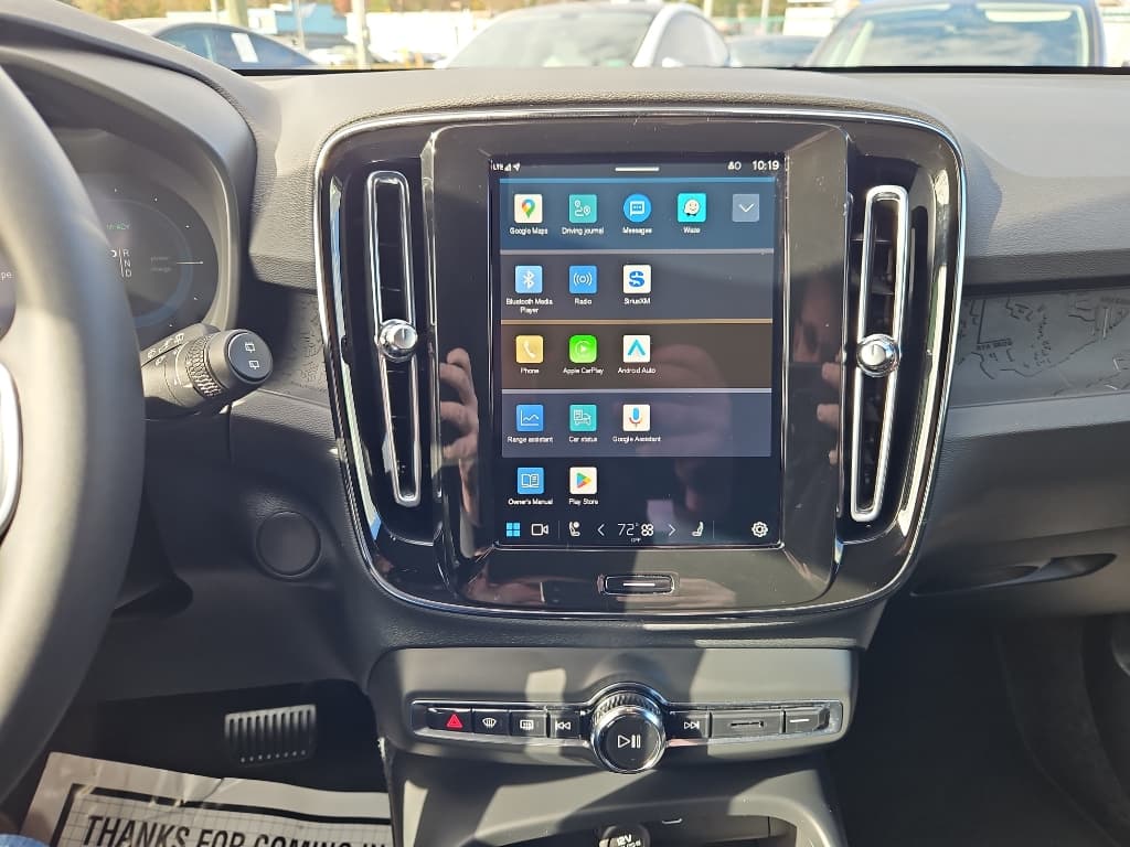 2025 Volvo EX40 view 12