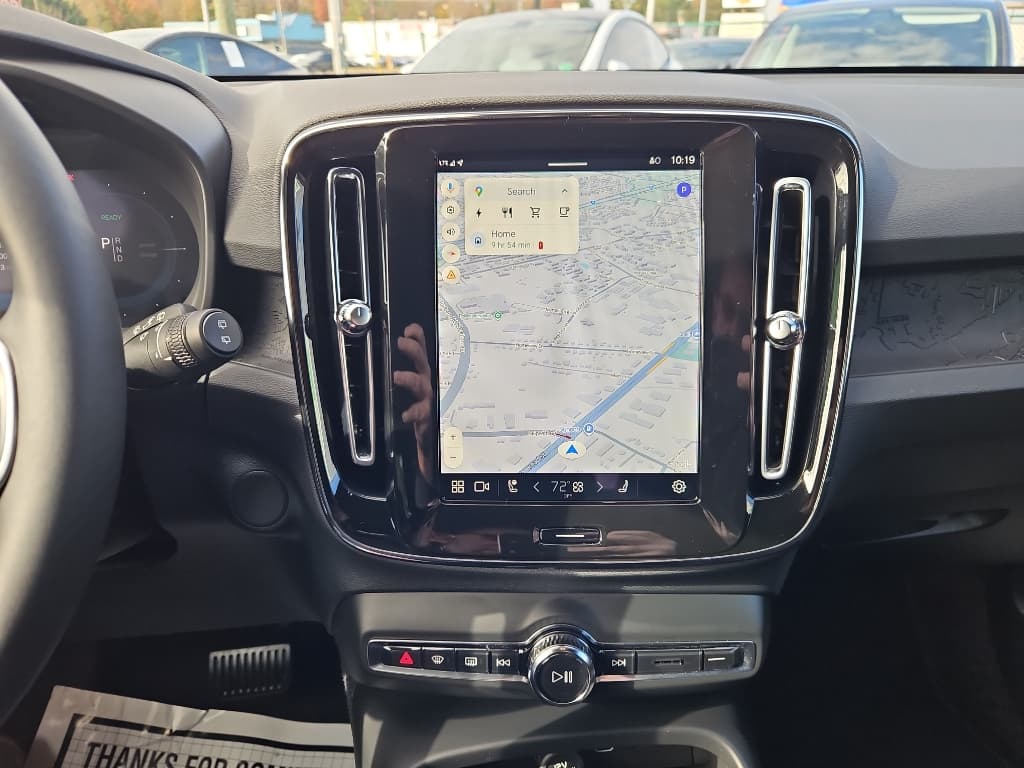 2025 Volvo EX40 view 10