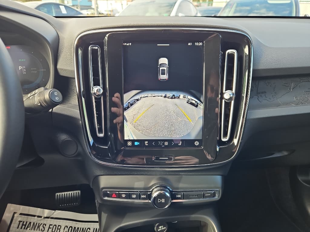 2025 Volvo EX40 view 13