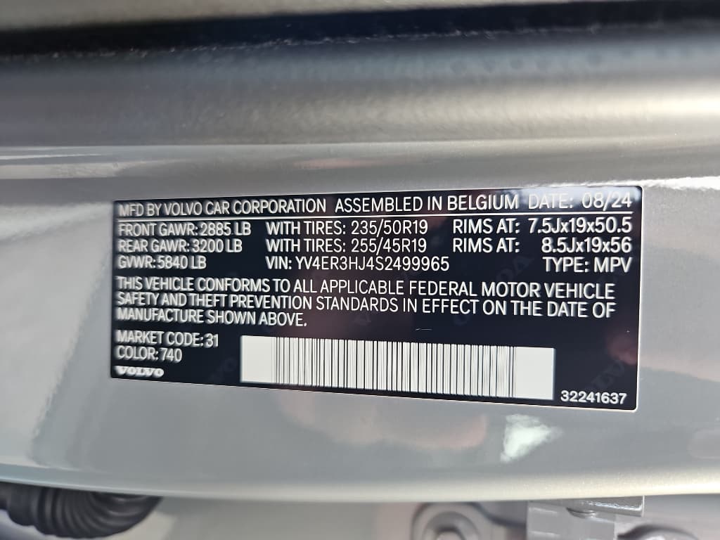 2025 Volvo EX40 view 24