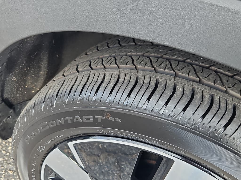 2025 Volvo EX40 view 29