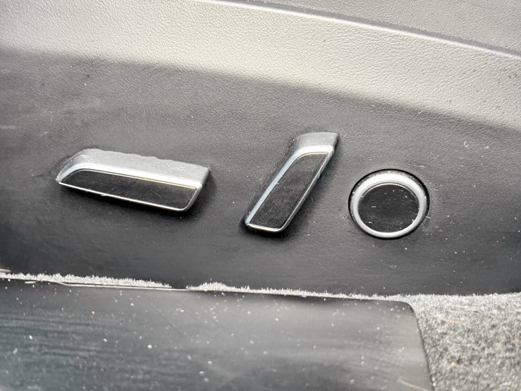 2023 Tesla Model S view 6