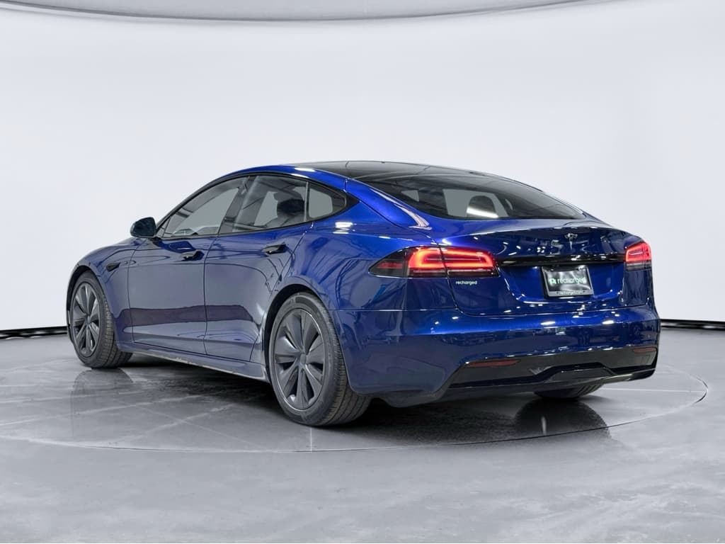 2023 Tesla Model S view 2