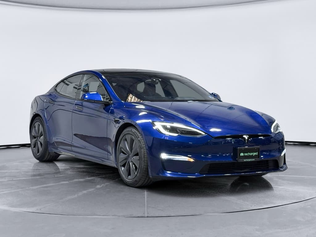 2023 Tesla Model S view 4