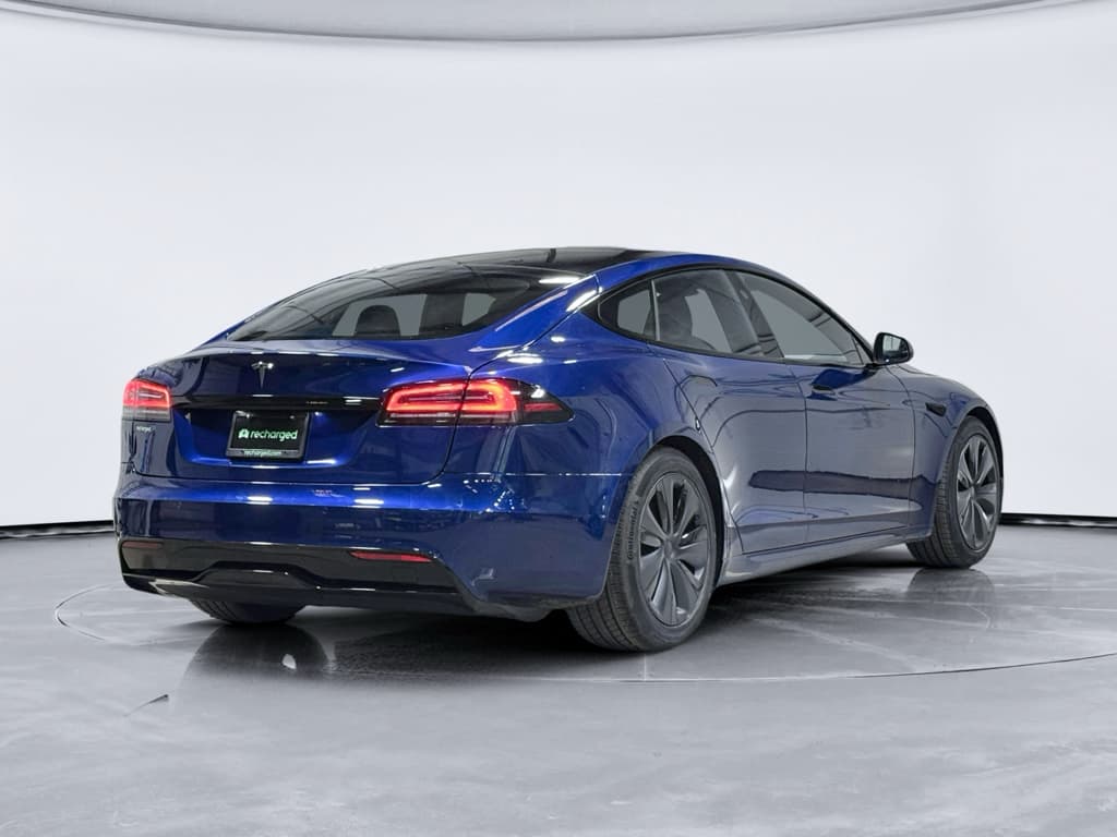 2023 Tesla Model S view 3