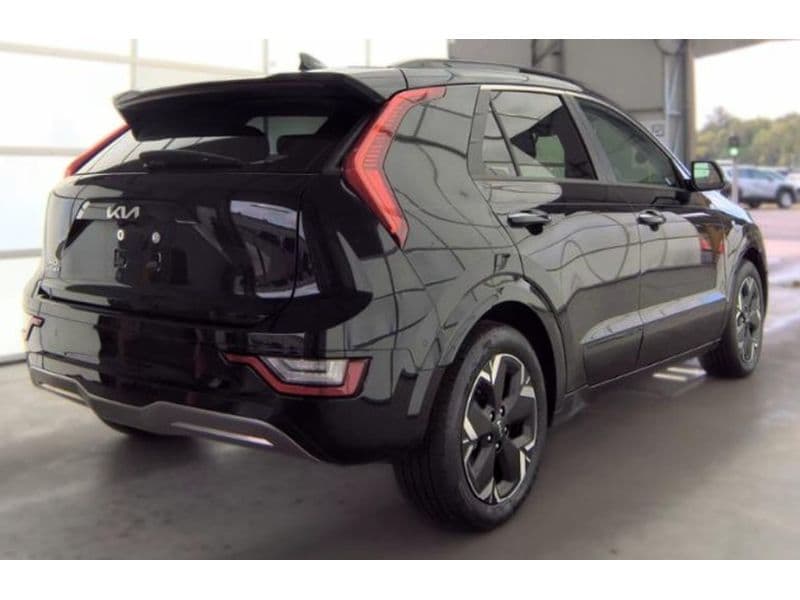 2023 Kia Niro EV view 3
