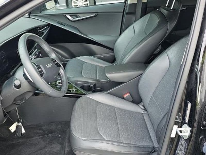 2023 Kia Niro EV view 5