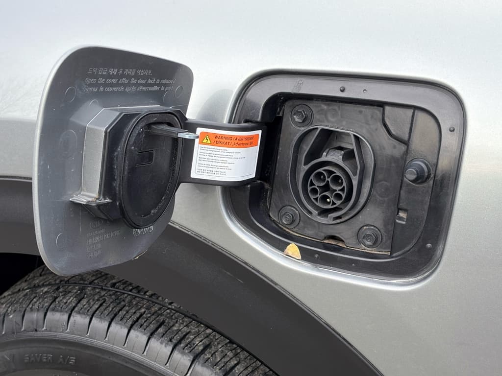 2022 Kia Niro PHEV view 5