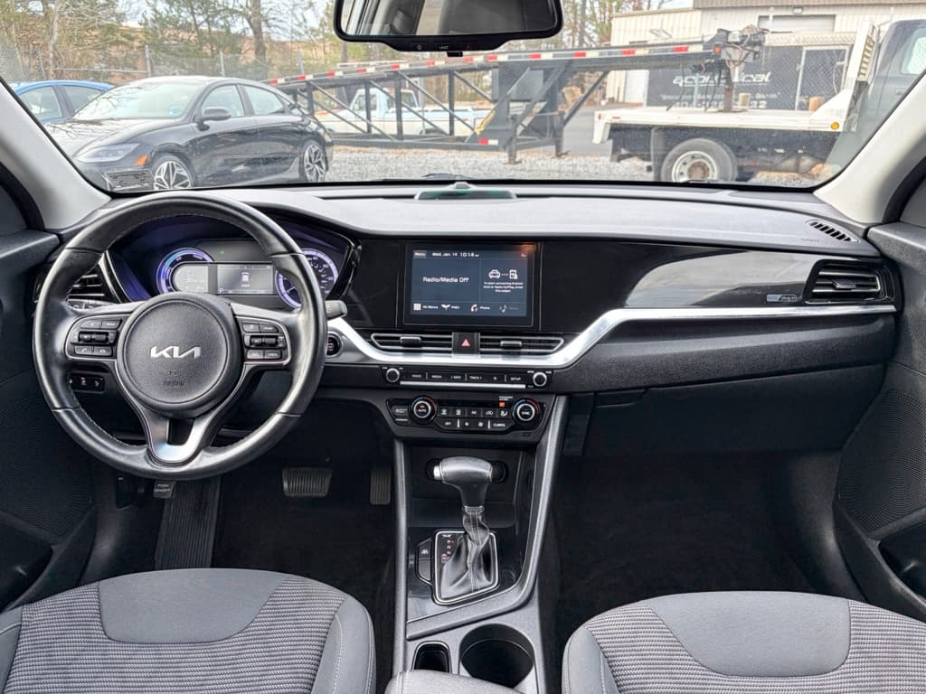 2022 Kia Niro PHEV view 15