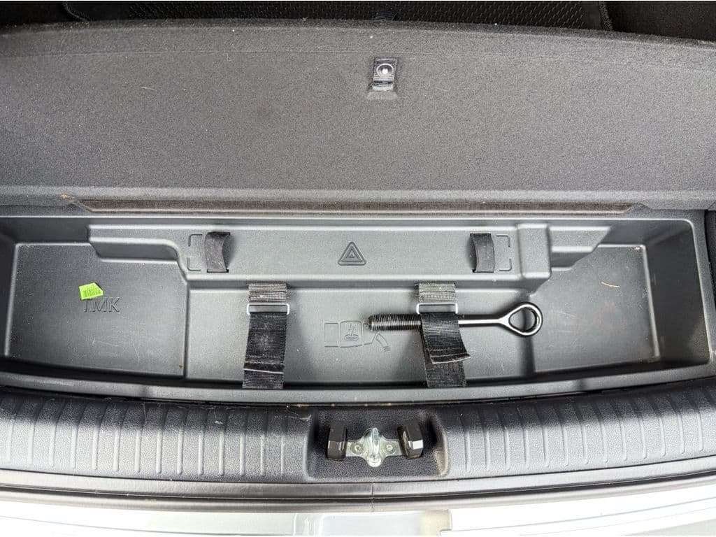 2022 Kia Niro PHEV view 25