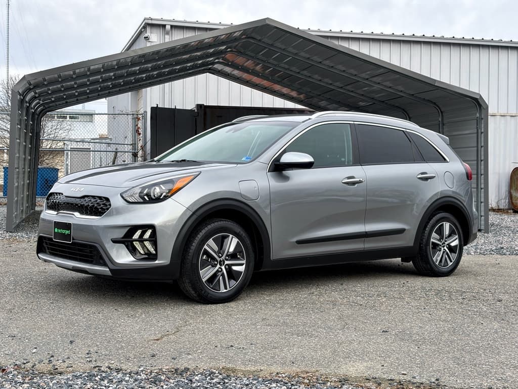 2022 Kia Niro PHEV view 1