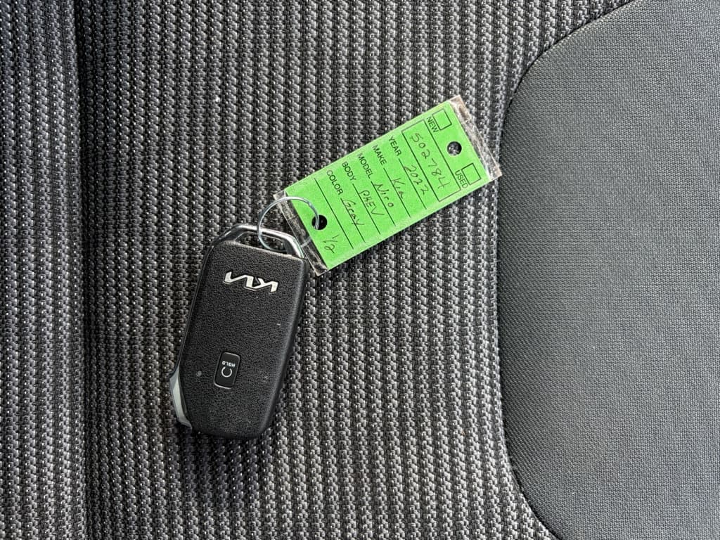 2022 Kia Niro PHEV view 22