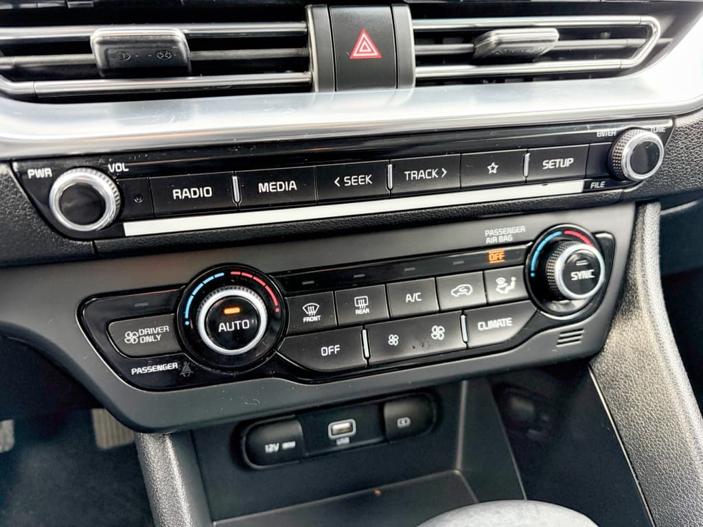 2022 Kia Niro PHEV view 14