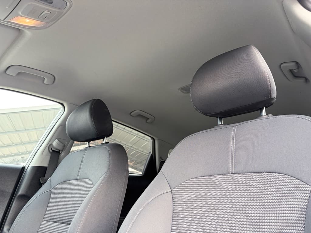 2022 Kia Niro PHEV view 23