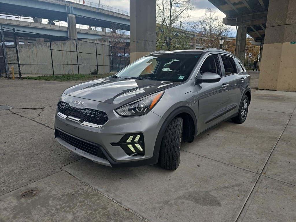 2022 Kia Niro PHEV view 1