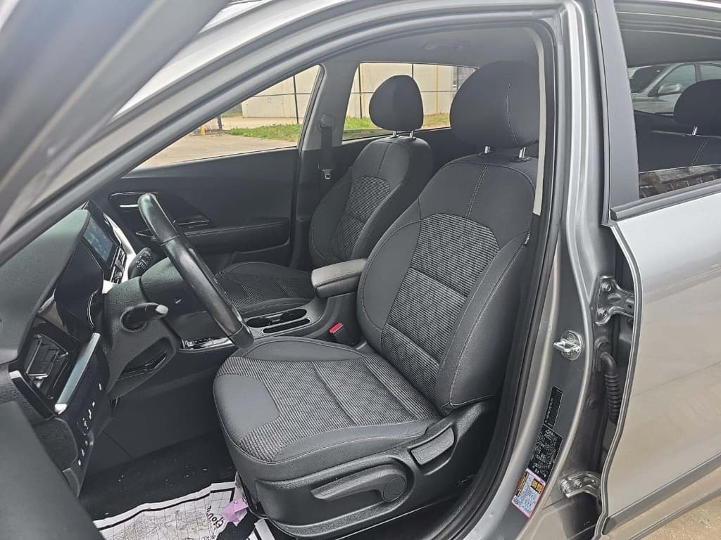 2022 Kia Niro PHEV view 4