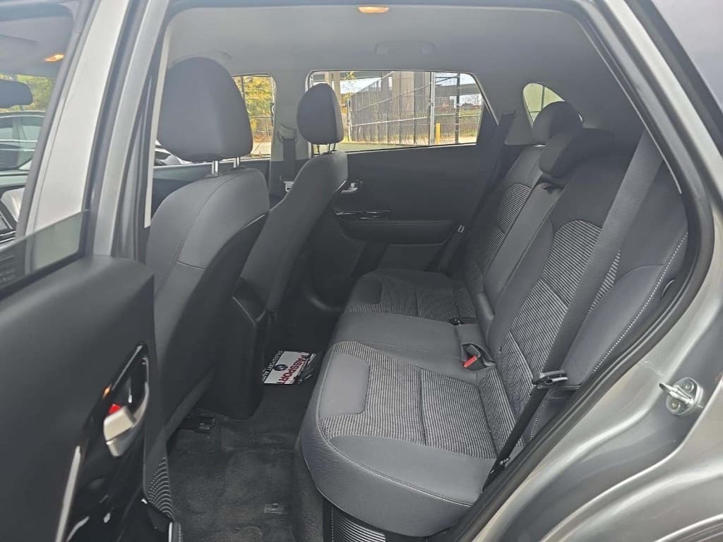 2022 Kia Niro PHEV view 5