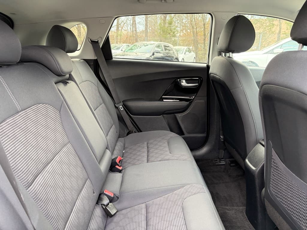 2022 Kia Niro PHEV view 21