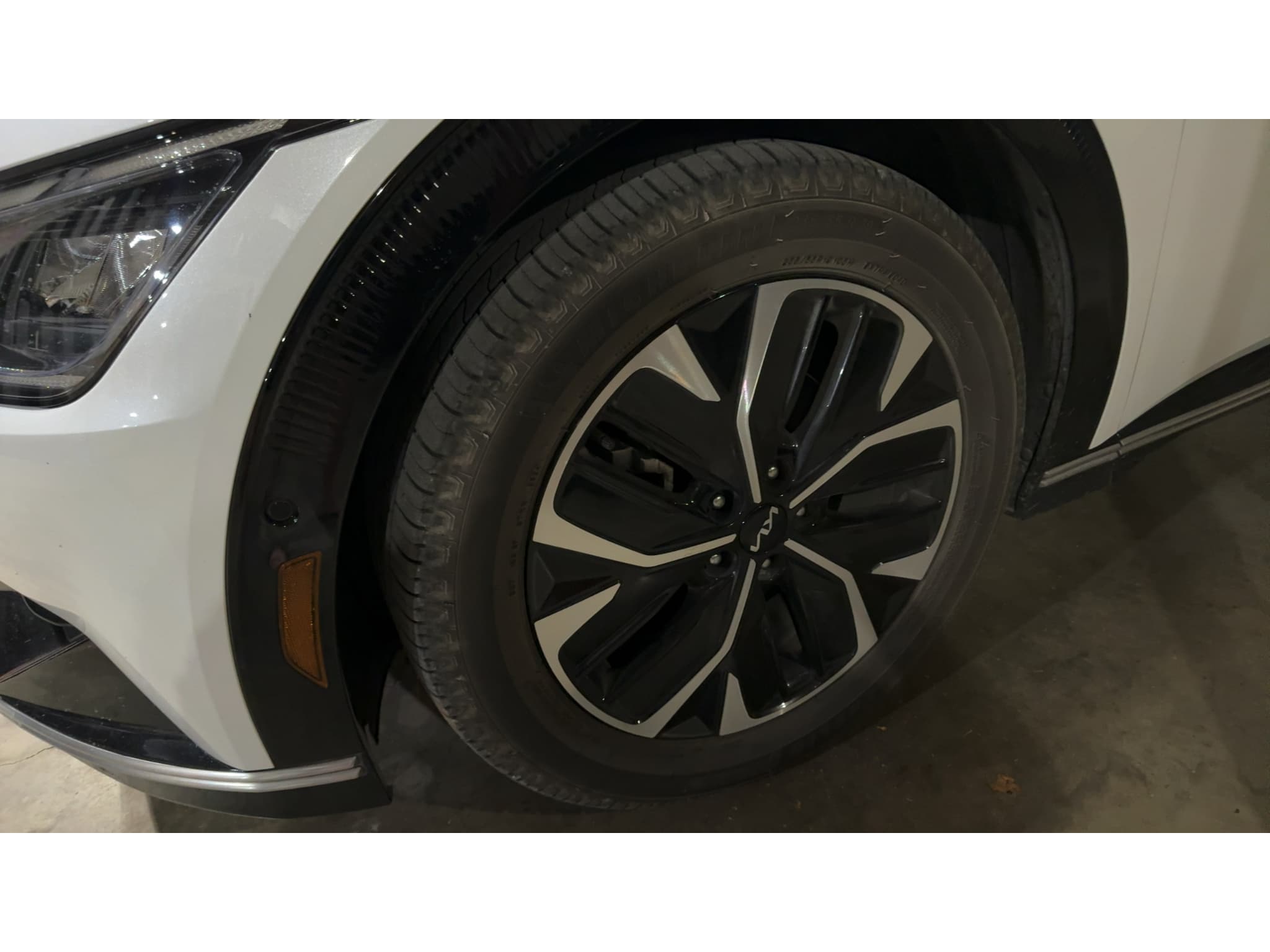 2022 Kia EV6 view 10
