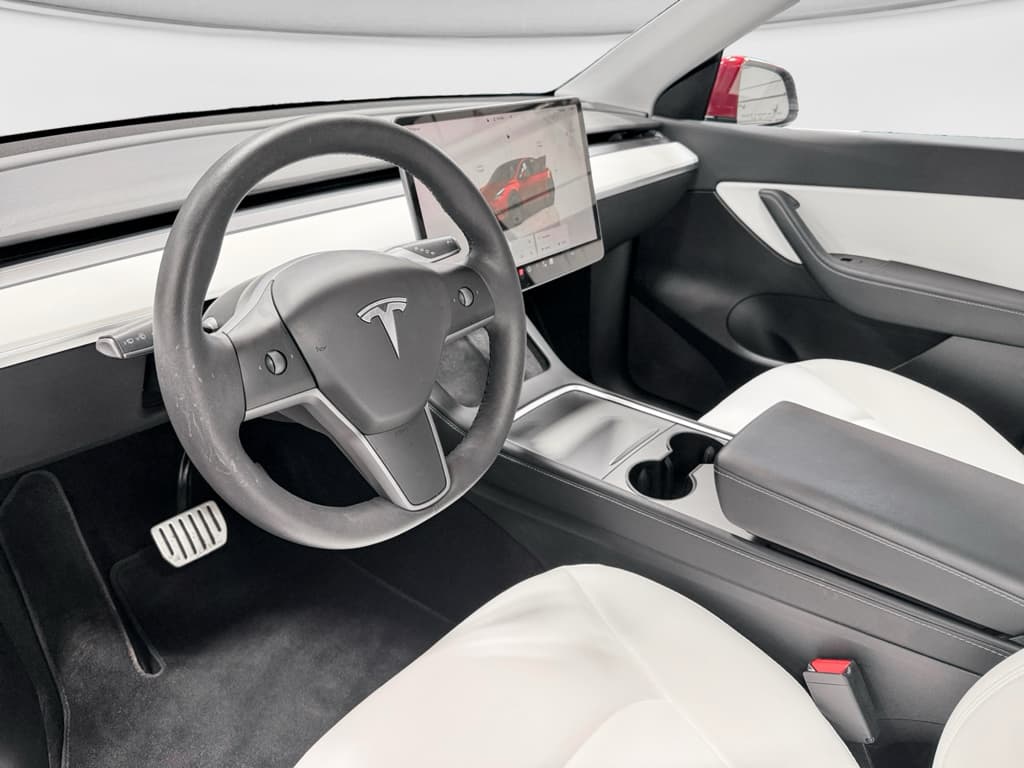 2022 Tesla Model Y view 17