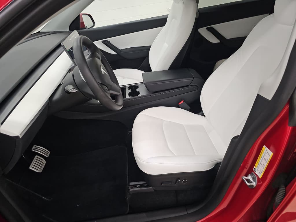 2022 Tesla Model Y view 5