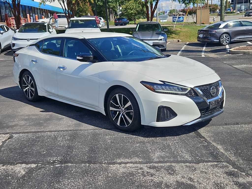2022 Nissan Maxima view 4