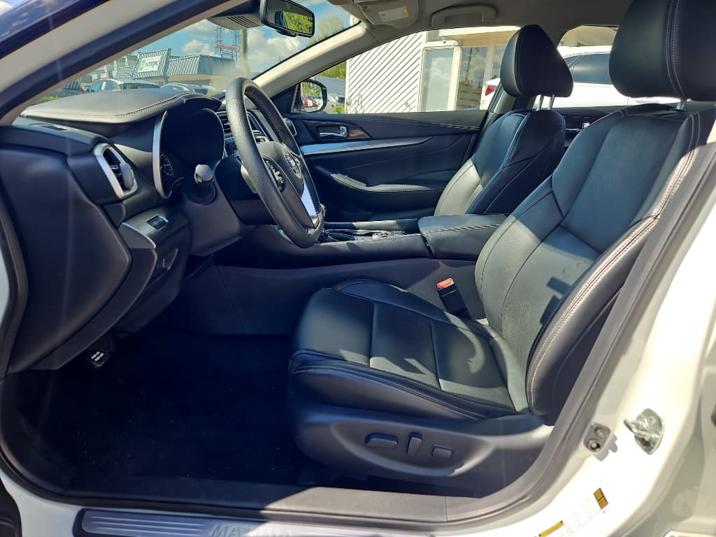 2022 Nissan Maxima view 5