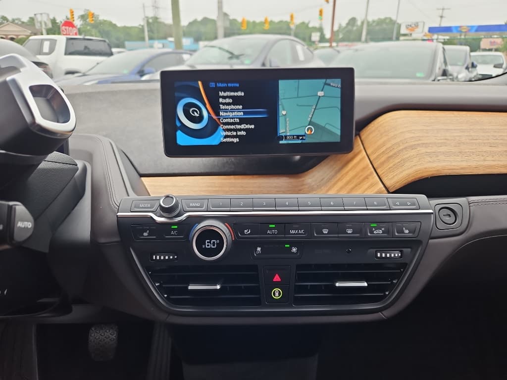 2016 BMW i3 view 11