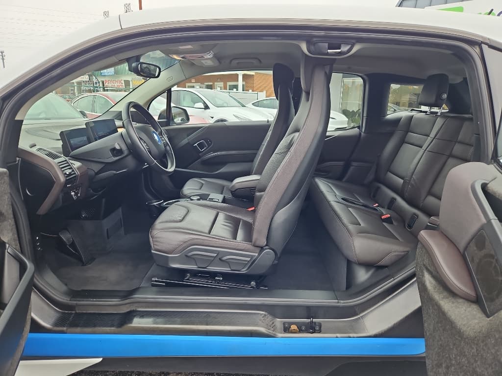 2016 BMW i3 view 17