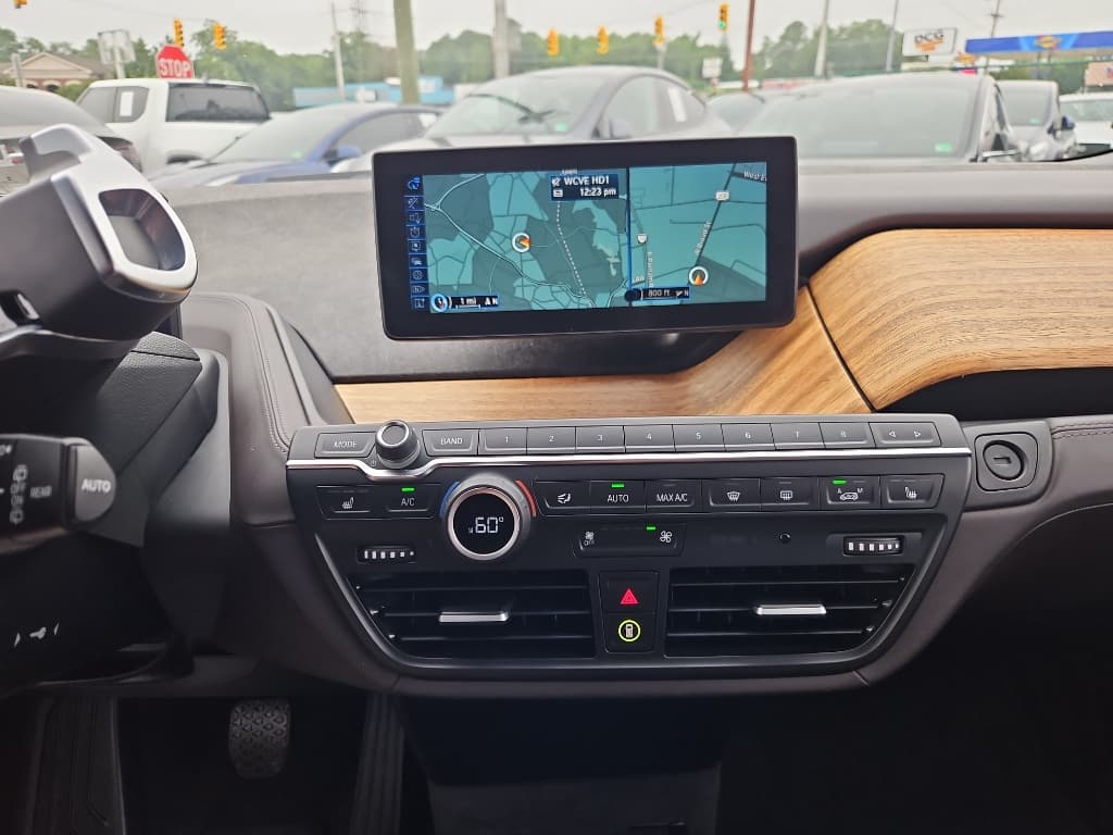2016 BMW i3 view 10