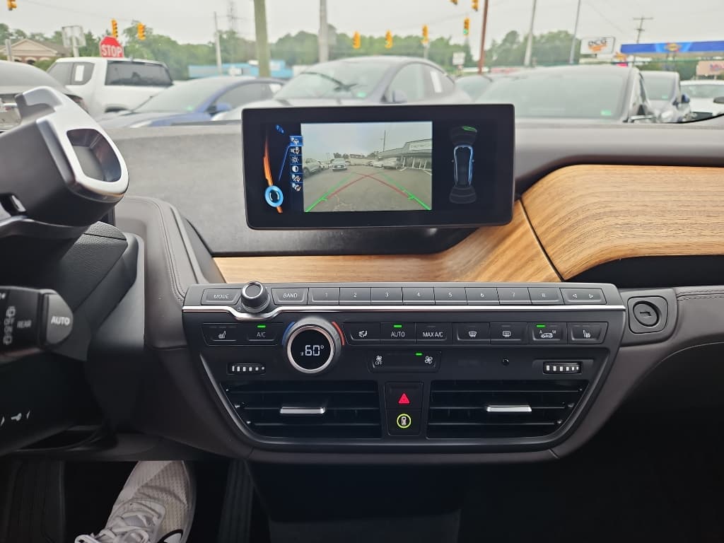 2016 BMW i3 view 13