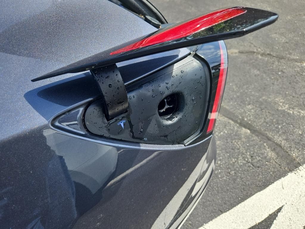 2023 Tesla Model 3 view 5