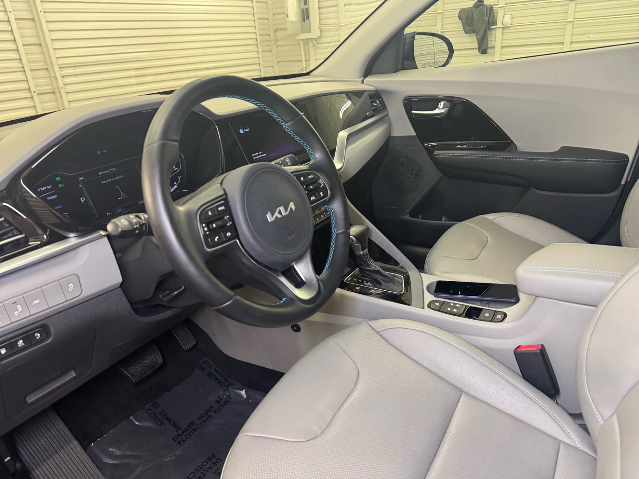 2022 Kia Niro PHEV view 18