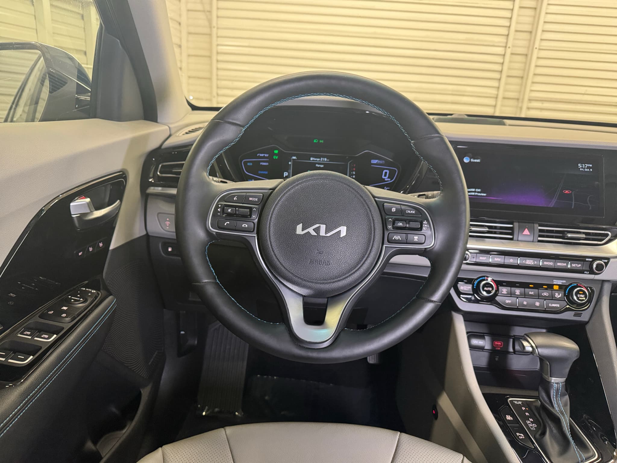 2022 Kia Niro PHEV view 8