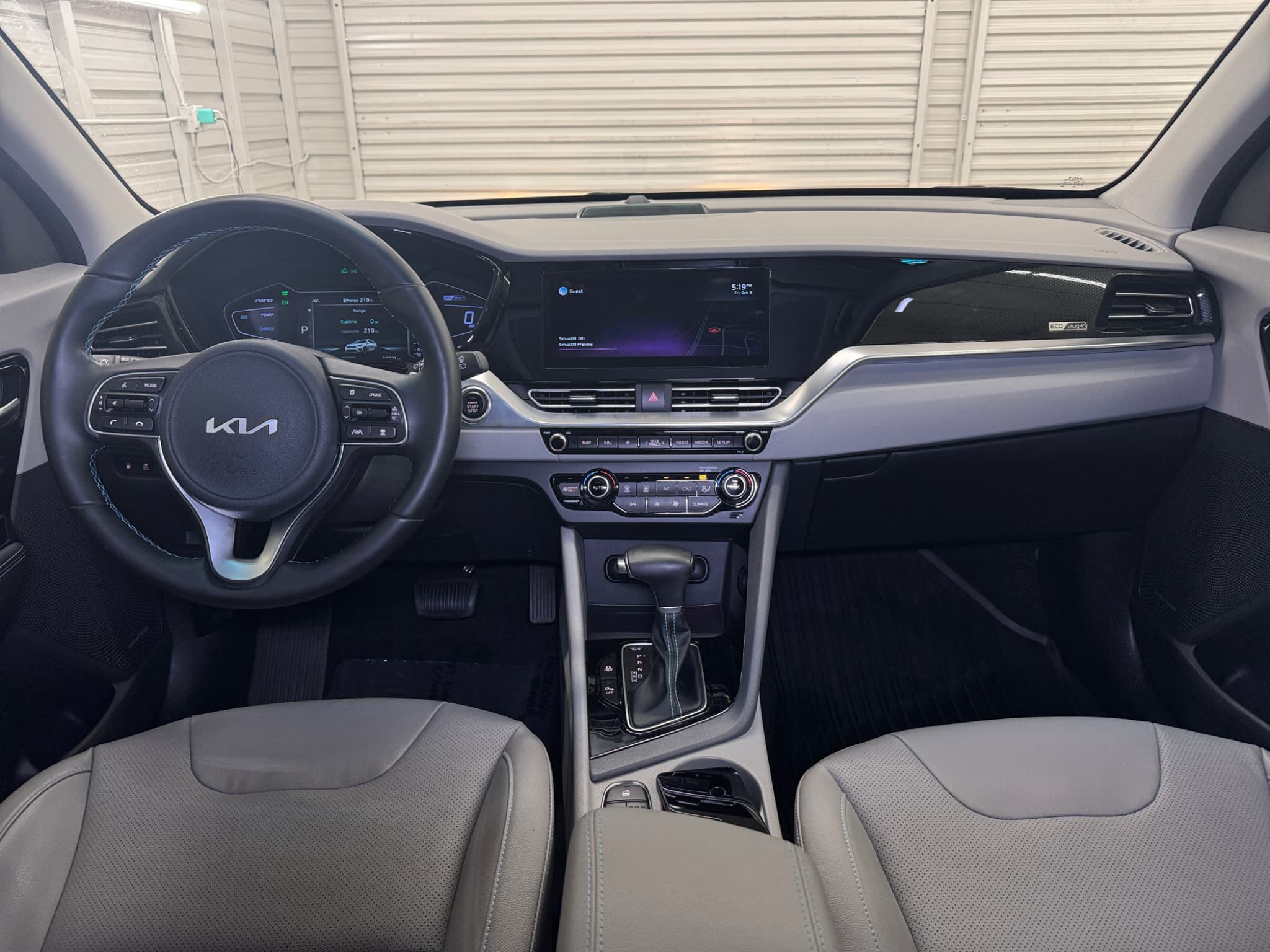 2022 Kia Niro PHEV view 16